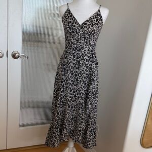 Chelsea28 Monochrome Floral Midi Dress